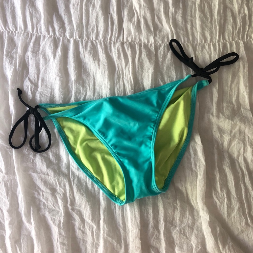 Bikini bottoms
